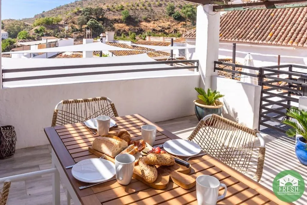 Town House With Roof Terrace In Heart Of Vinuela Apartment